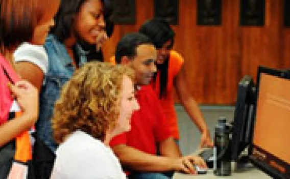 Students applying to GSU on computer
