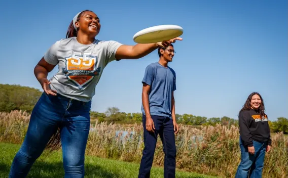 Students playing frisbee